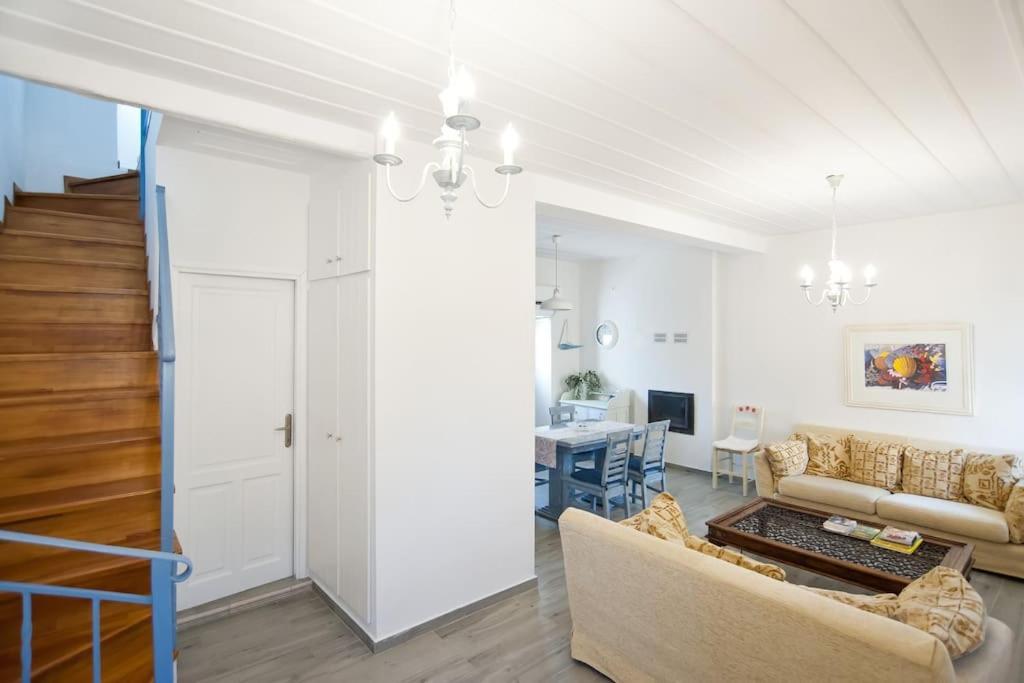 Locrihouse-Stylish Comfortable Home In Galaxídhion المظهر الخارجي الصورة